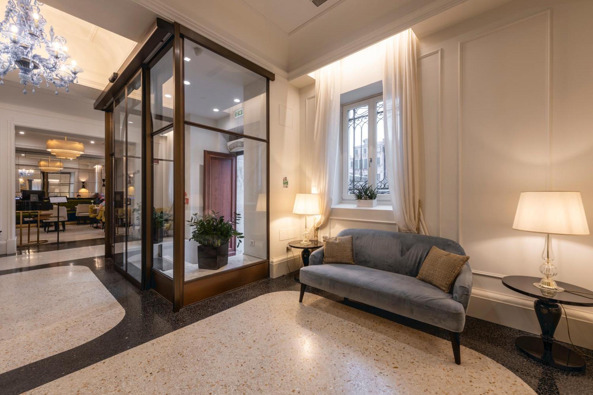 H10 Palazzo Canova Венеция Екстериор снимка